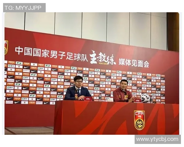 足球巨星感人退役演讲泪洒赛场回忆青春岁月与球迷共鸣